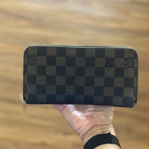 AUTHENTIC Louis Vuitton wallet
